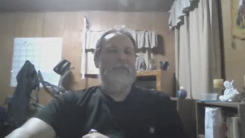 Snapshot of rosepanda chatting on January 3, 2:32 am Lost4gain online show from January 3, 2:32 am