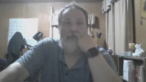 Snapshot of rosepanda chatting on January 5, 2:17 am Lost4gain online show from January 5, 2:17 am