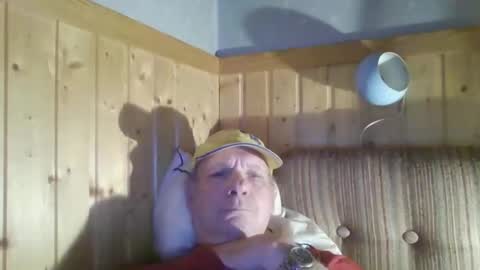 roses2u1958 online show from May 2, 8:14 pm