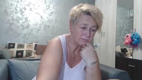 Lovepinklilly online show from October 17, 4:20 pm