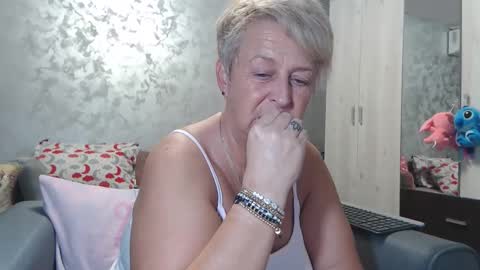 Lovepinklilly online show from November 5, 5:57 pm