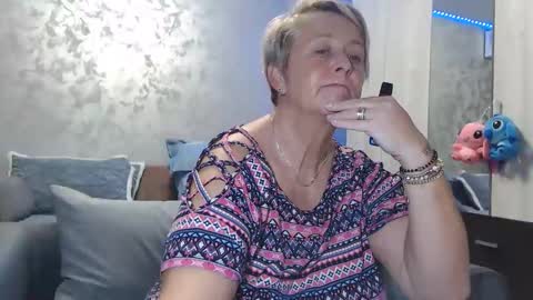 Lovepinklilly online show from November 28, 5:59 pm