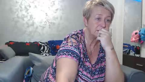 Lovepinklilly online show from January 14, 6:13 pm