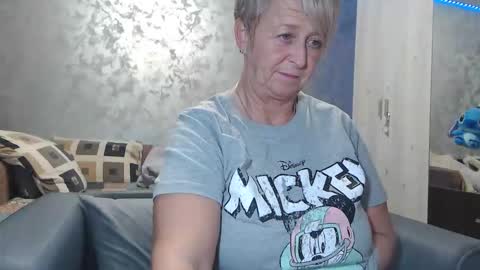 Lovepinklilly online show from February 18, 6:15 pm