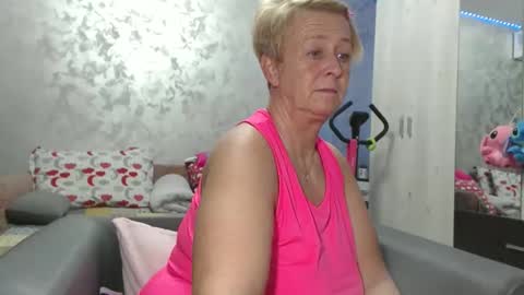 Lovepinklilly online show from April 9, 5:29 pm