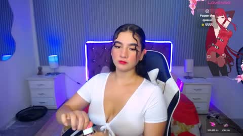 roses_liittle_ online show from April 8, 5:07 am