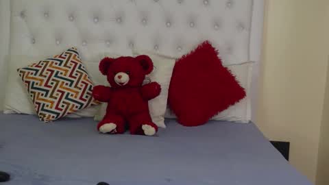 Snapshot of roses_rred chatting on February 7, 4:11 pm roses_rred online show from February 7, 4:11 pm