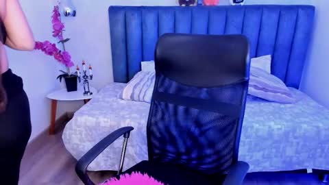 Rose Taylor online show from October 16, 1:45 pm