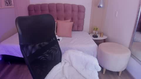 Rose Taylor online show from March 30, 1:34 pm