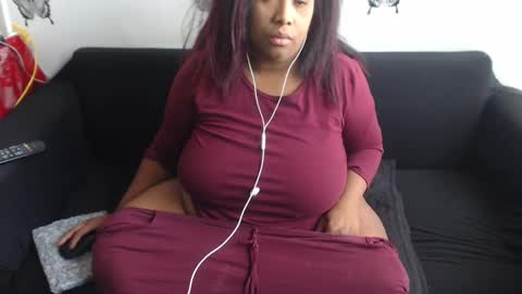 Snapshot of rosexmary chatting on November 19, 9:26 pm LAURA online show from November 19, 9:26 pm