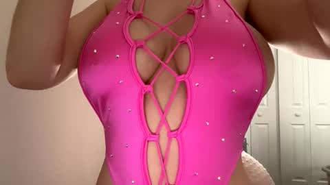 roseyla1 online show from February 23, 7:00 pm