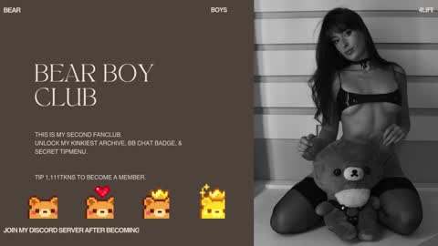 Snapshot of rosiebones chatting on February 4, 9:42 pm Rosie Bones online show from February 4, 9:42 pm