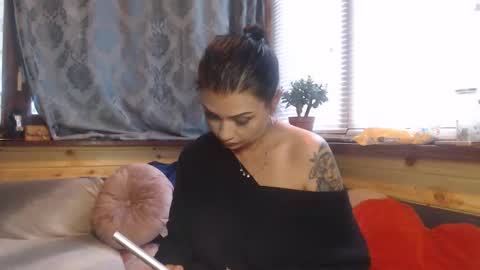 Snapshot of rosse2683 chatting on October 2, 1:18 pm rosse2683 online show from October 2, 1:18 pm