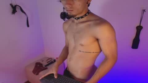 Snapshot of rosse_one chatting on November 18, 6:12 pm rosse_one online show from November 18, 6:12 pm