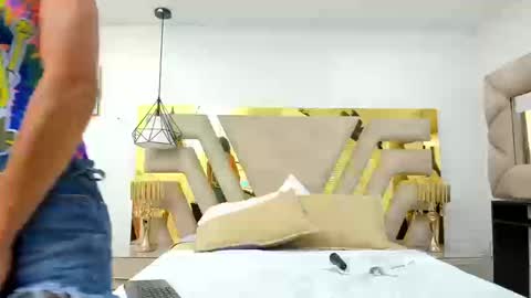Beauty Naia  online show from September 25, 2:10 pm
