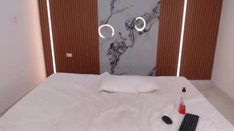 Snapshot of rosselyn_ chatting on November 15, 1:29 pm Rossi Hill online show from November 15, 1:29 pm