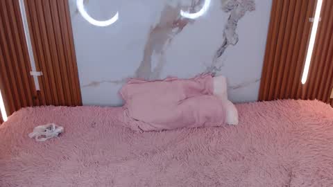 Snapshot of rosselyn_ chatting on November 23, 7:35 pm Rossi Hill online show from November 23, 7:35 pm