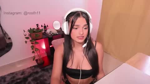 Snapshot of rossth11 chatting on December 3, 7:33 pm Im Ross online show from December 3, 7:33 pm