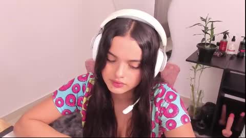 Snapshot of rossth11 chatting on December 5, 7:38 pm Im Ross online show from December 5, 7:38 pm