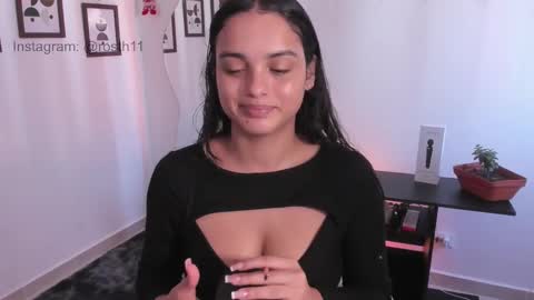 Snapshot of rossth11 chatting on December 7, 7:21 pm Im Ross online show from December 7, 7:21 pm