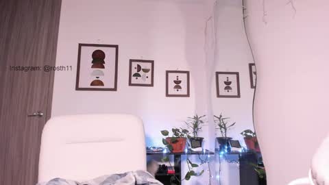 Snapshot of rossth11 chatting on December 9, 12:23 am Im Ross online show from December 9, 12:23 am