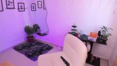 Snapshot of rossth11 chatting on January 30, 6:54 pm Im Ross online show from January 30, 6:54 pm