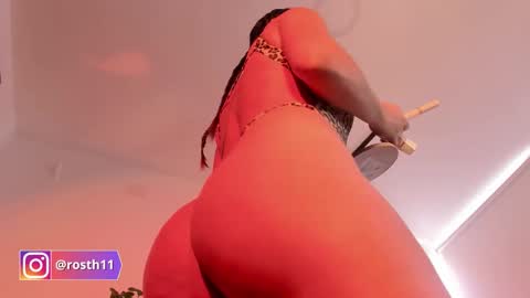 Snapshot of rossth11 chatting on October 25, 7:08 pm Im Ross online show from October 25, 7:08 pm