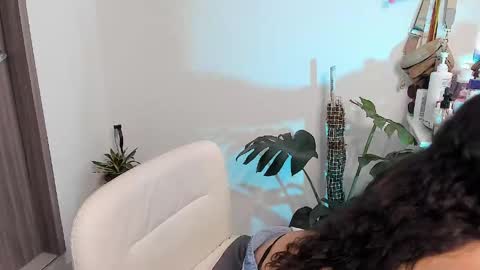 Snapshot of rossth11 chatting on May 21, 7:10 pm Im Ross online show from May 21, 7:10 pm