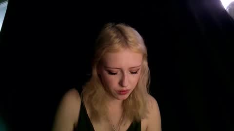 rosy_petal online show from October 13, 1:33 pm