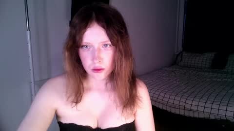 Snapshot of rosy_petal chatting on June 8, 7:14 pm rosy_petal online show from June 8, 7:14 pm