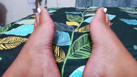 Snapshot of rosyejones chatting on February 21, 9:21 am rosyejones online show from February 21, 9:21 am