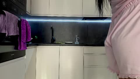 Snapshot of rosynixie chatting on June 22, 5:15 am rosynixie online show from June 22, 5:15 am