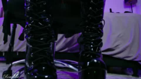 Snapshot of rougedoe chatting on May 4, 12:23 pm Mistress Lana online show from May 4, 12:23 pm