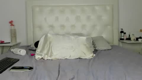 rouse_sexy_hotxx77 online show from July 12, 4:42 pm