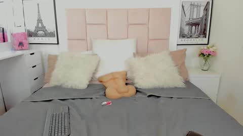 Snapshot of rousefox1 chatting on September 26, 5:33 am Valeria online show from September 26, 5:33 am