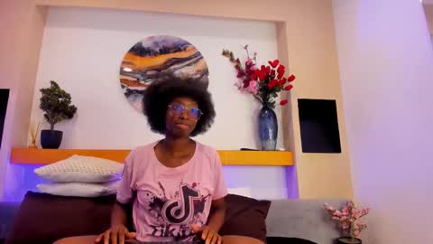 Snapshot of rouselux chatting on February 19, 9:00 pm rouselux online show from February 19, 9:00 pm