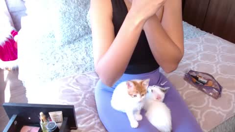 Rouss marie henao  online show from January 1, 5:33 pm