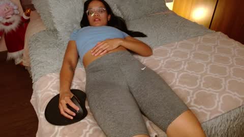 Rouss marie henao  online show from January 4, 2:25 am