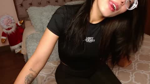 Rouss marie henao  online show from January 5, 7:17 am