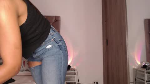 Rouss marie henao  online show from April 11, 1:10 am