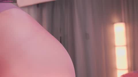 Snapshot of rousse_elodie chatting on November 30, 12:09 pm Rousse 3 online show from November 30, 12:09 pm