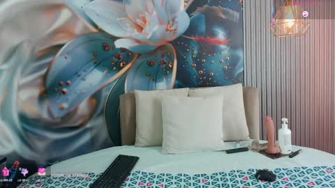 Snapshot of rouxinferno_cr chatting on April 8, 3:17 am rouxinferno_cr online show from April 8, 3:17 am