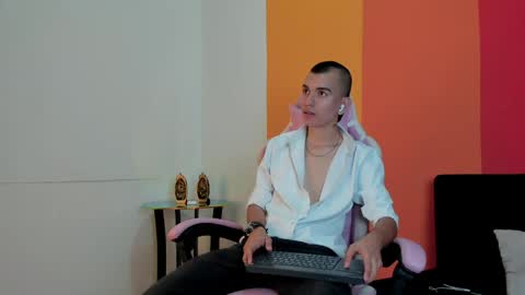 Snapshot of rowancley chatting on April 19, 6:10 pm Rowan online show from April 19, 6:10 pm