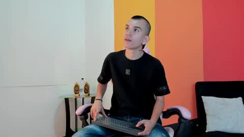 Snapshot of rowancley chatting on April 20, 6:31 pm Rowan online show from April 20, 6:31 pm
