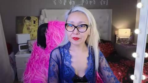 Snapshot of roxalanastar chatting on March 1, 1:51 am Roxalana online show from March 1, 1:51 am