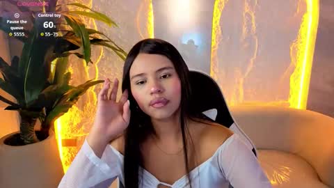 Snapshot of roxan_tp chatting on February 24, 12:47 pm Roxan tp online show from February 24, 12:47 pm
