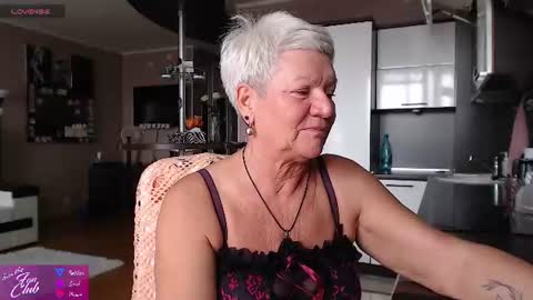 Snapshot of roxana_brooks chatting on July 22, 9:12 am Roxana online show from July 22, 9:12 am