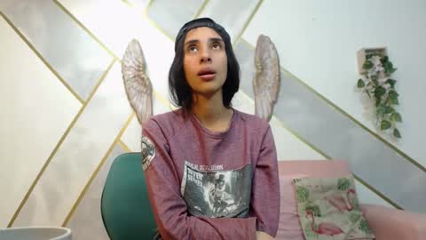 Snapshot of roxana_cyrano chatting on October 23, 7:34 pm online show from October 23, 7:34 pm