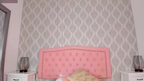 roxana_scott1 online show from February 6, 3:44 am