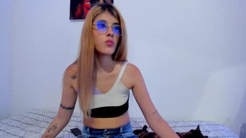 Snapshot of roxanajames__ chatting on March 12, 6:33 pm roxy online show from March 12, 6:33 pm